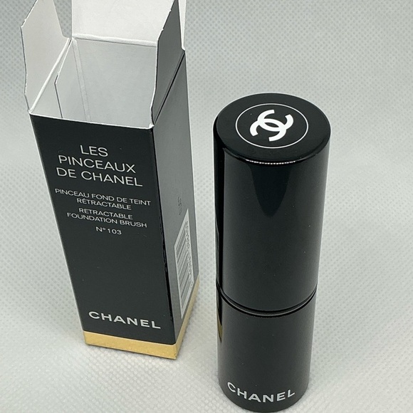 Chanel Black Retractable Foundation Brush - Picture 1 of 1